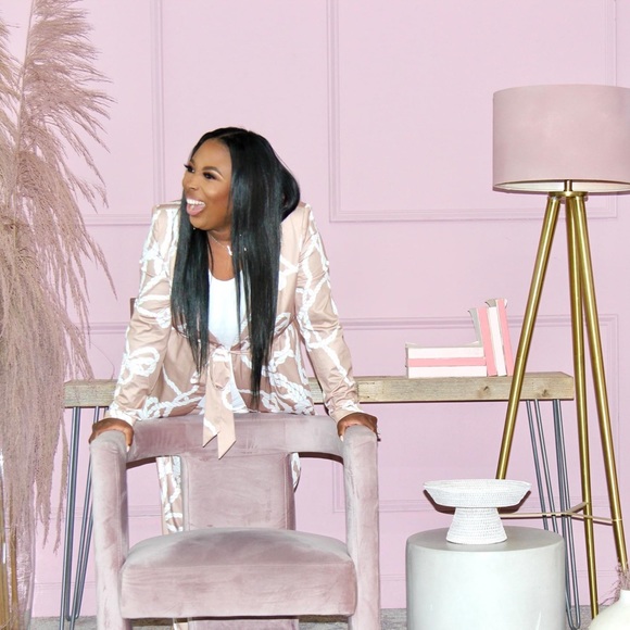 Meet your Posher, D’Nia - Picture 1 of 1